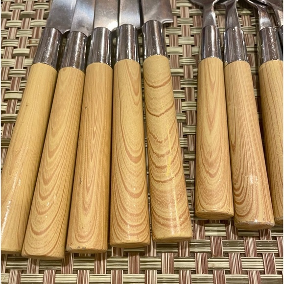 Oneida Lodge Pine Wood 21 Piece Chunky Handle Limited Edition Flatware Set - Picture 6 of 9